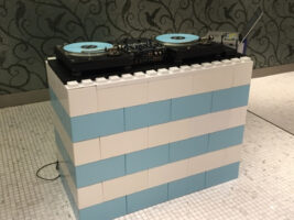 Everblock DJ-Pult in Weiß und Blau