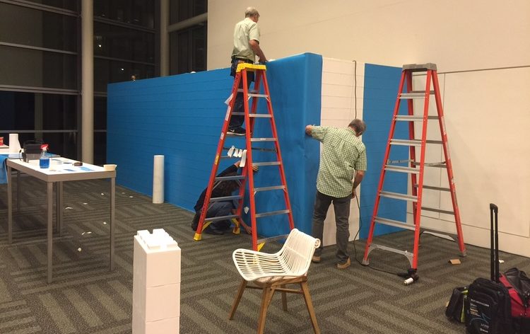 Auf EverBlock aufgebrachte Grafiken: Grafiken auf dem Google Fiber-Stand bei Urban Land Institute.