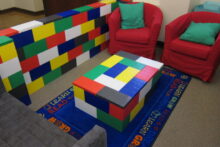 Modulare Kindermöbel: Bauen Sie farbenfrohe und attraktive modulare Kinderzimmermöbel.